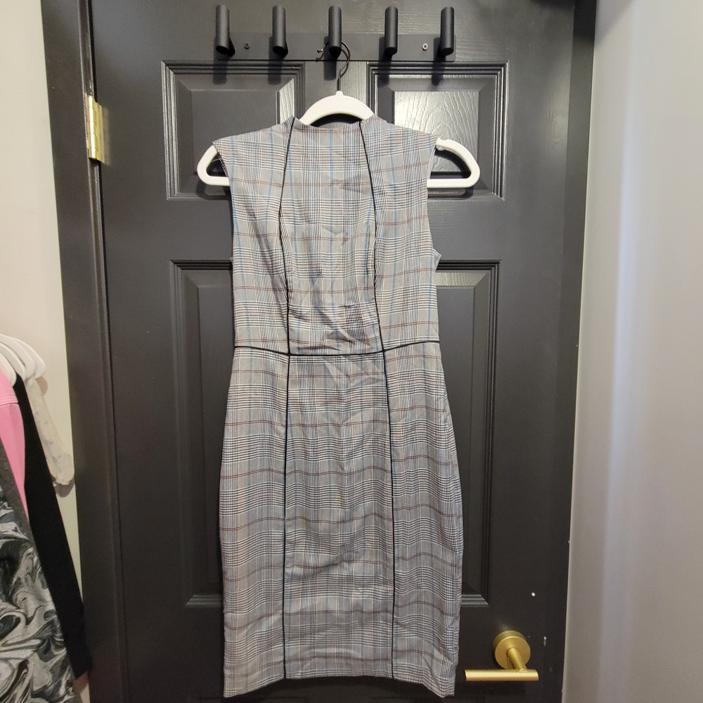 Neiman Marcus Gray Sleeveless Sheath Midi Dress